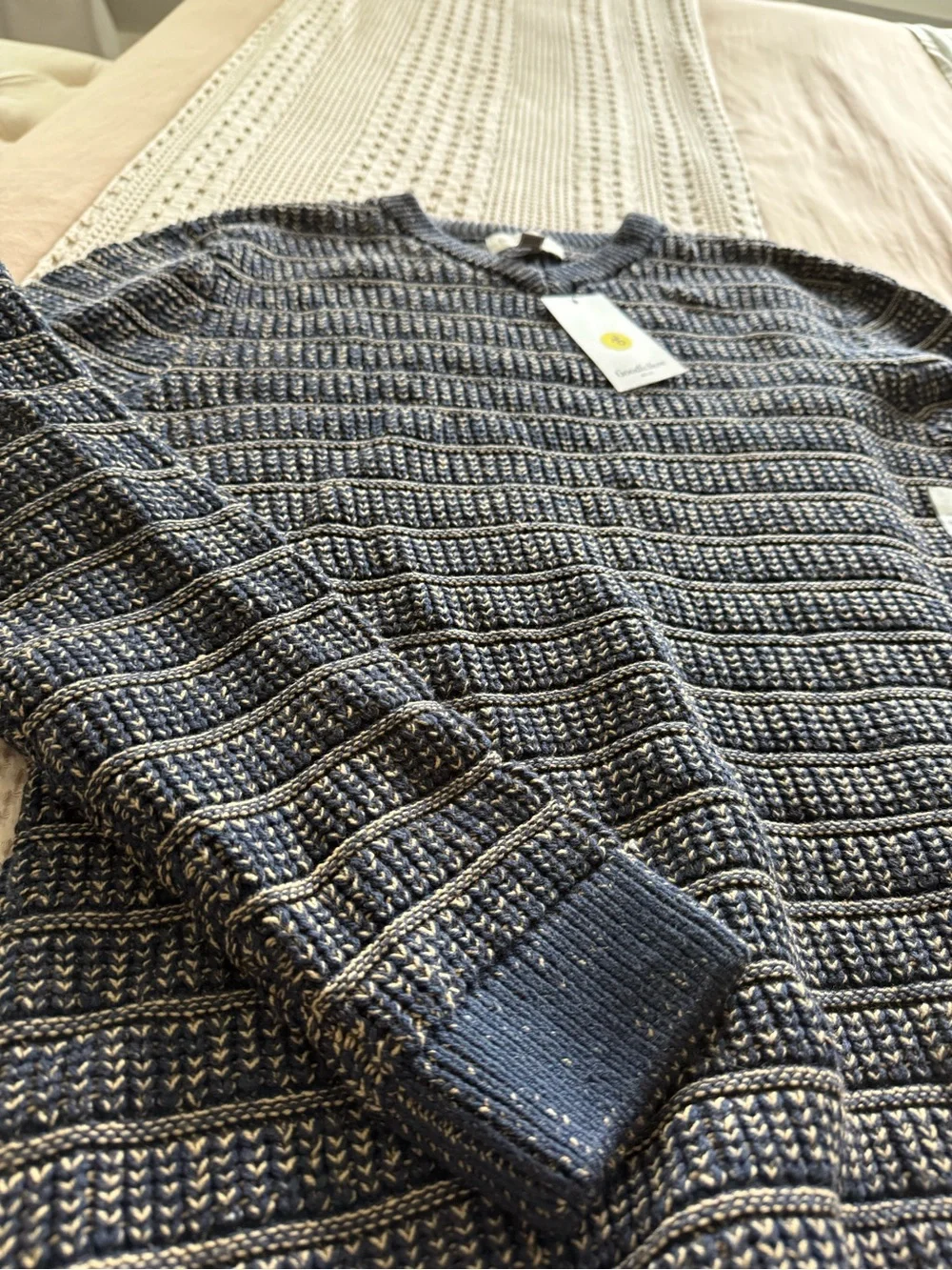 NEW Goodfellow & Co Navy and Tan V-Neck Chunky Knit Sweater Size M